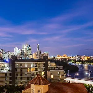 https://central-hillcrest-apartments.queenslandhotels.net